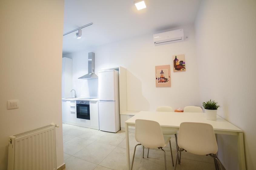 Inchiriere Apartament zona Coresi 4 - 3