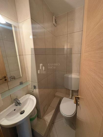 Apartament cu 4 camere semidecomandat în Unirii