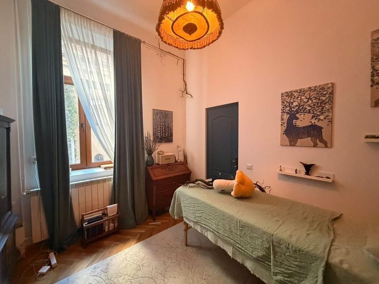 Apartament cu 5 camere semidecomandat în Armeneasca