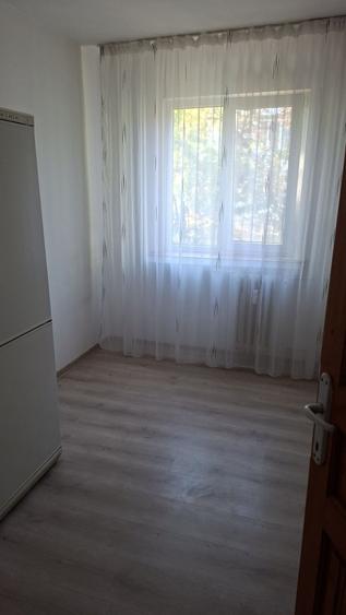 Apartament cu 3 camere semidecomandat în Valea Rosie