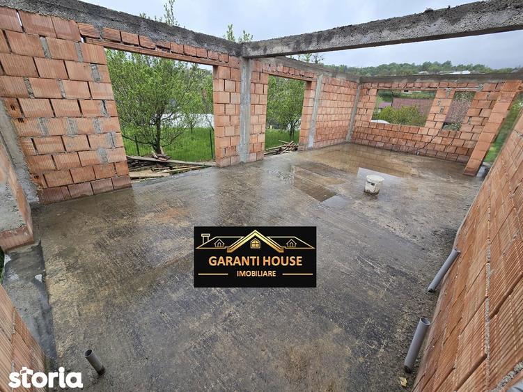Casă cu 4 camere cu Teren 852 Mp în Groși