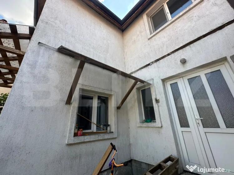 Casa cu 2 locuin?e ?i teren ~200 mp in Doroban?i M? - 6