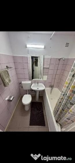 Apartament cu 3 camere decomandat în Apusului