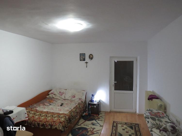 Casă cu 4 camere decomandat cu Canalizare în Central
