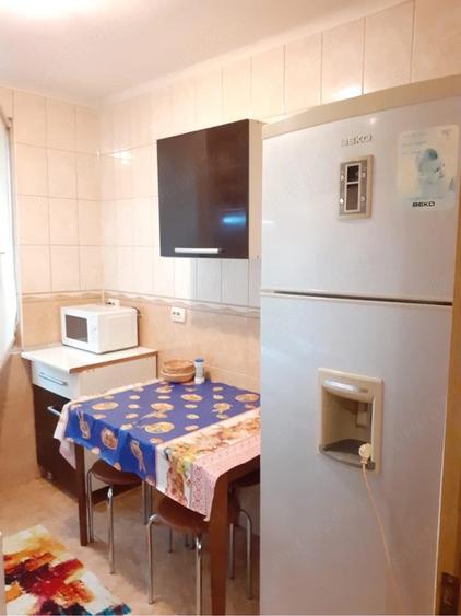Apartament cu 3 camere semidecomandat în Exterior Vest