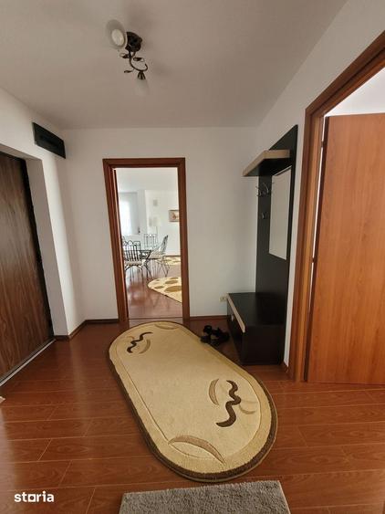 Apartament cu 2 camere, mobilat în Pajura