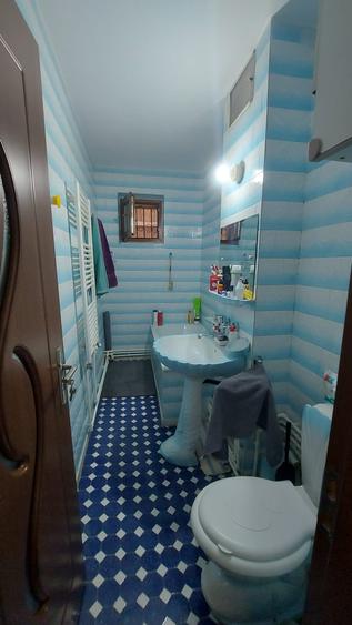 Apartament cu 4 camere decomandat, mobilat în