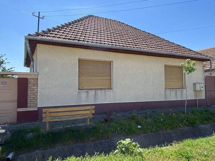 Casă cu 4 camere cu Teren 1200 Mp în Central