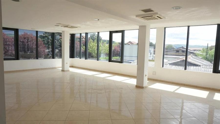 Spațiu comercial, de 140 mp, în Căzănești (Râmnicu Vâlcea)