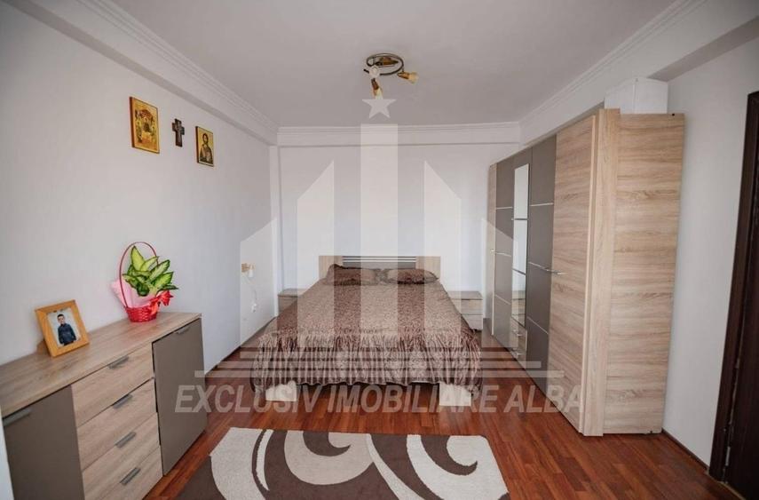 Apartament cu 3 camere semidecomandat, mobilat în Central