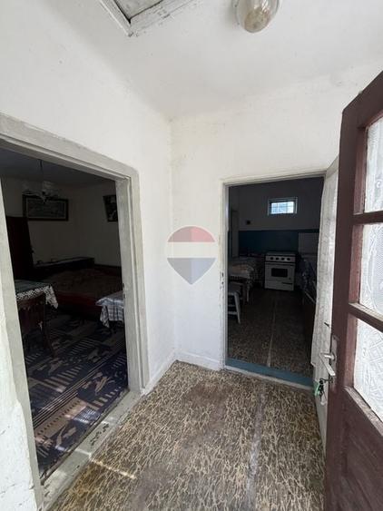 Casă individuală cu 6 camere cu Teren 433 Mp în Sud