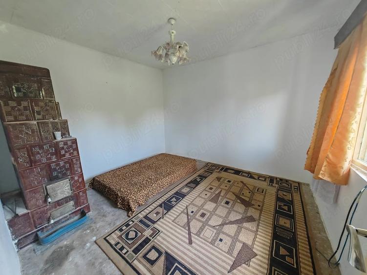 Casă cu 2 camere cu Teren 1511 Mp în Leamna de Sus