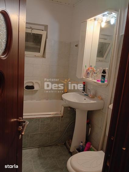 Apartament cu 3 camere, mobilat în Rovine