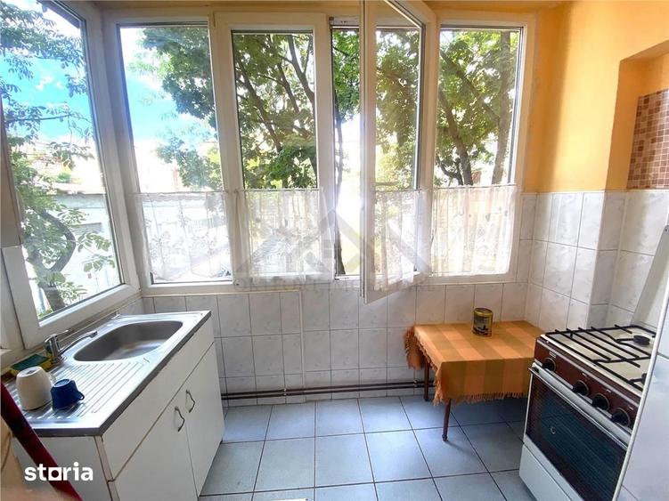 Apartament cu 3 camere decomandat în Soarelui