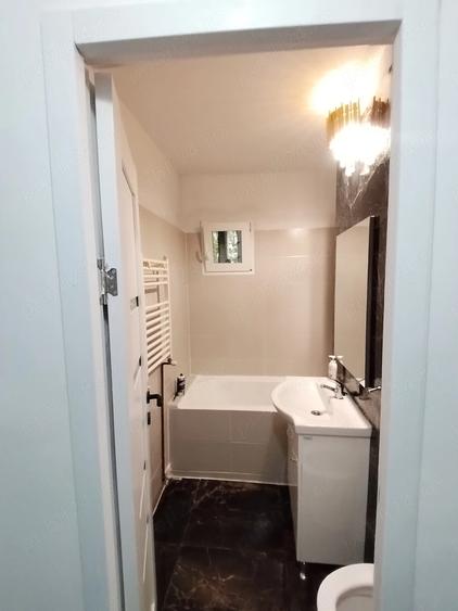 Apartament cu 3 camere decomandat în Tătărași
