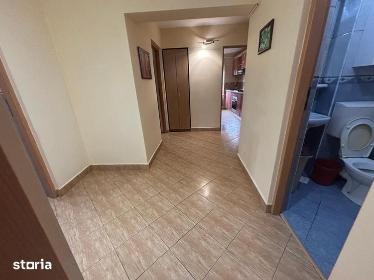 Apartament cu 3 camere decomandat în Nicolina