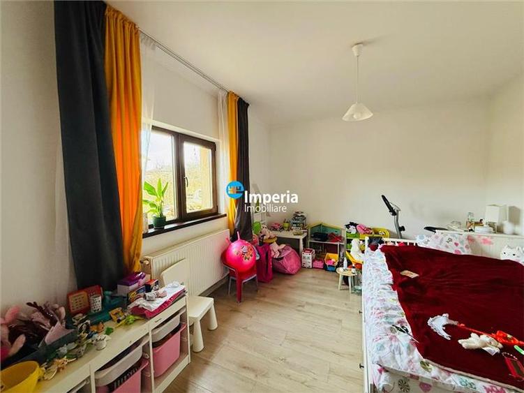 Casă individuală cu 6 camere cu Canalizare în Aroneanu