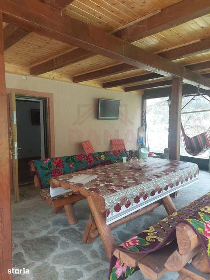 Casă cu 5 camere cu Teren 1100 Mp în Zăvoi