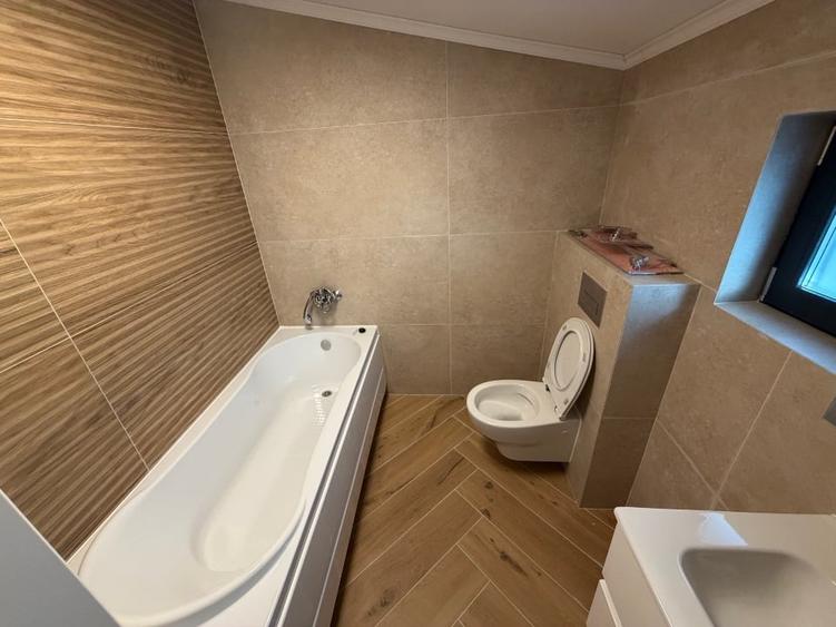 Casă individuală cu 4 camere cu Canalizare în Central