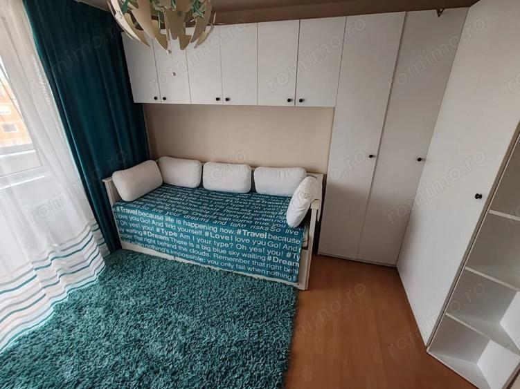 Apartament cu 4 camere decomandat în Micro 20