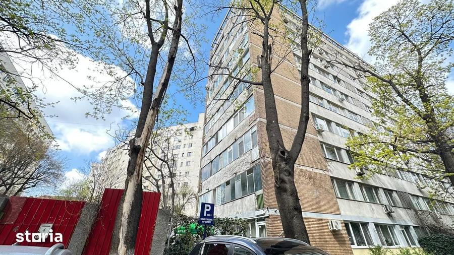 Apartament cu 3 camere semidecomandat în Iancului
