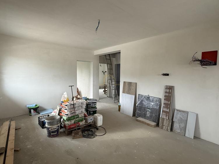 Casă individuală cu 3 camere cu Teren 300 Mp în Joița