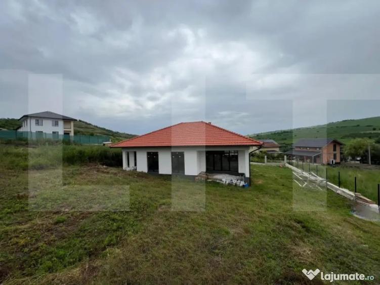 Casă cu 5 camere cu Teren 1112 Mp în Apahida