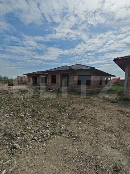 Casă individuală cu 4 camere cu Canalizare în Mihai Viteazu