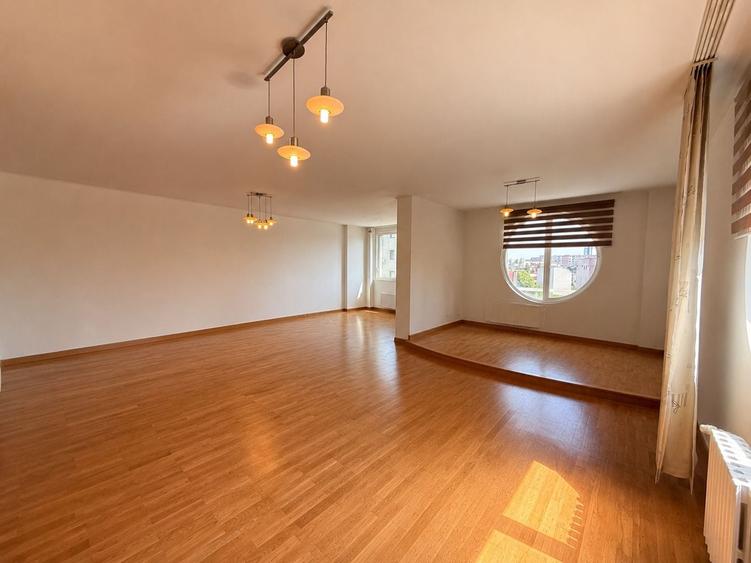 Apartament cu 4 camere decomandat, mobilat în Plevnei
