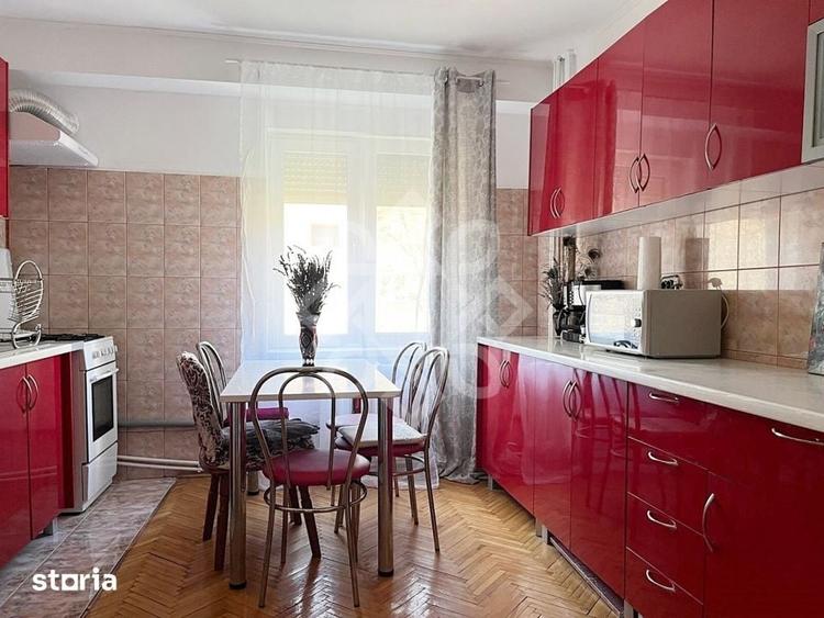 Apartament cu 3 camere decomandat, mobilat în Rogerius