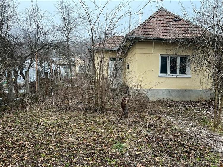 Casă individuală cu 2 camere cu Teren 788 Mp în Platou