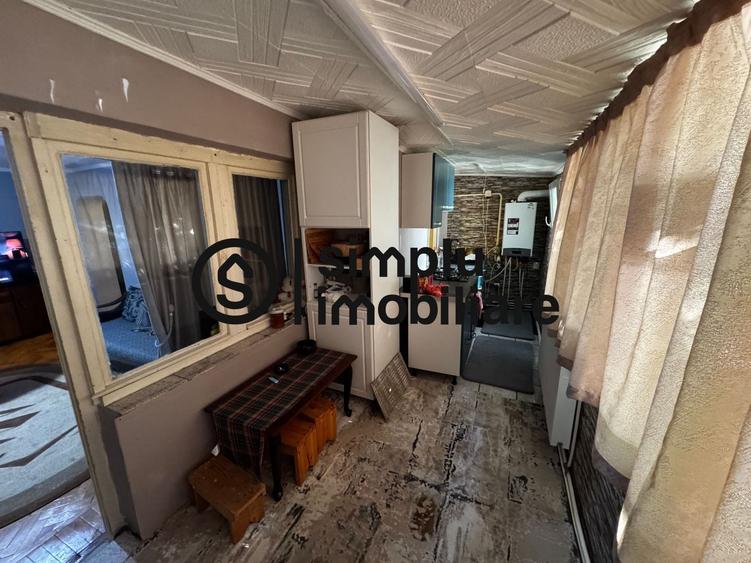 Apartament cu 3 camere semidecomandat în Gării