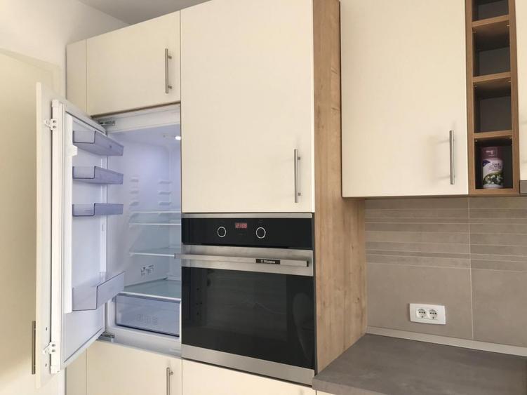 Apartament cu 2 camere decomandat, mobilat în Tractorul