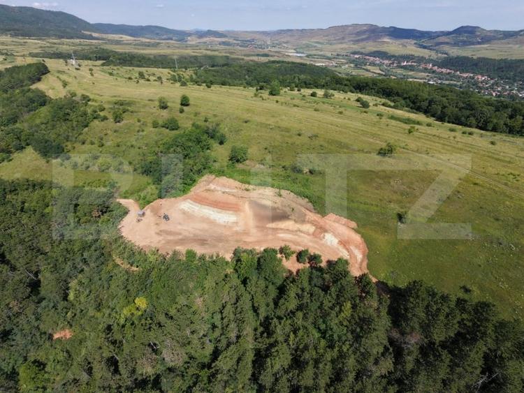 Teren Construcții extravilan de 3710 mp, în Dealu Negru
