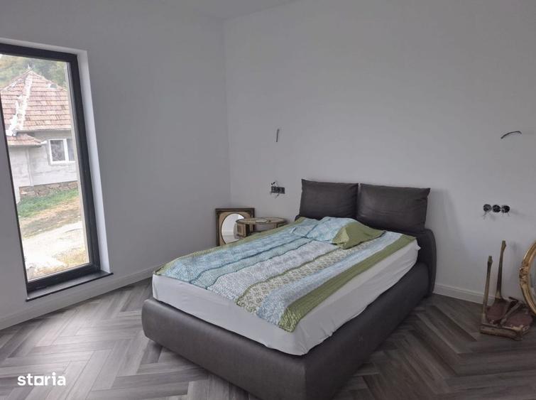 Casă cu 3 camere cu Canalizare în Central