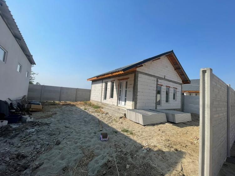 Casă individuală cu 3 camere cu Canalizare în Brestei