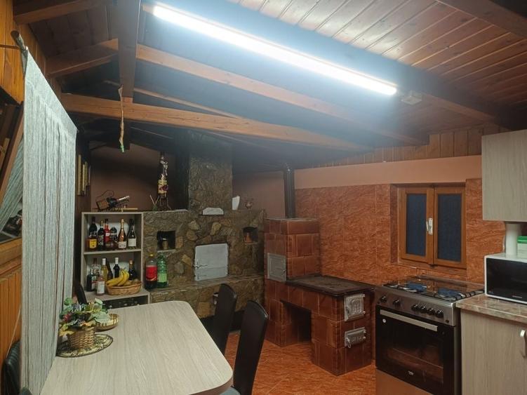 Casă cu 4 camere în Văleni
