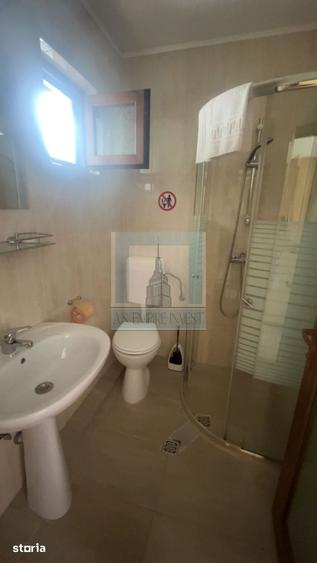 Casă cu 7 camere cu Teren 340 Mp în Central