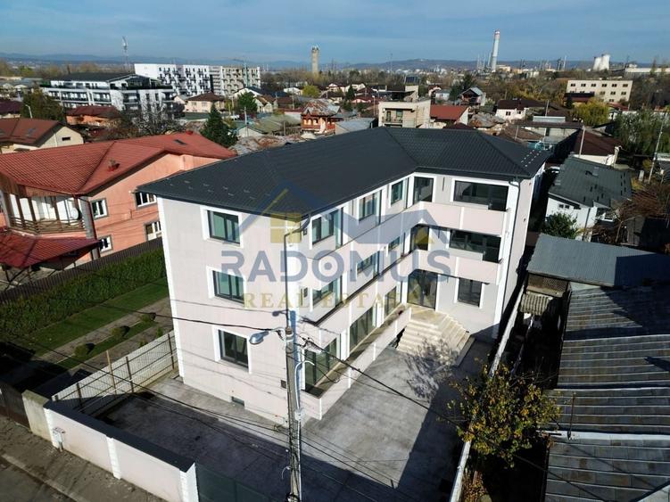Casă individuală cu 12 camere cu Canalizare în Nord