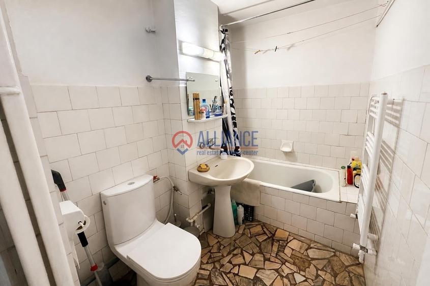 Apartament cu 3 camere decomandat în Casa de Cultură