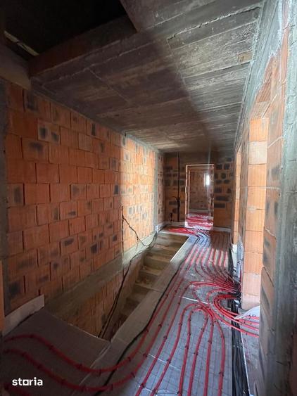 Casă cu 4 camere cu Teren 250 Mp în Prelungirea Ghencea