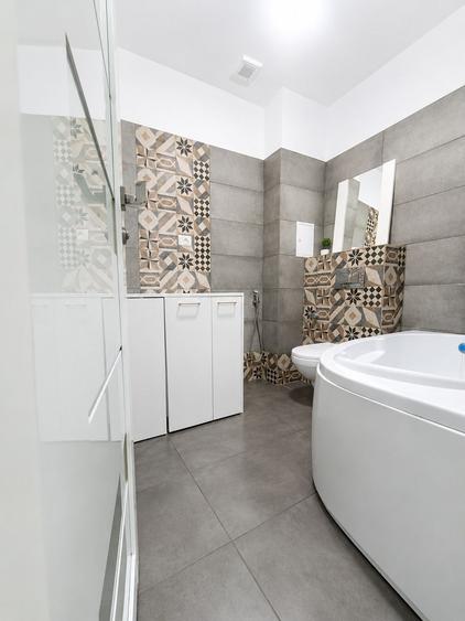 Apartament cu 3 camere semidecomandat în Pârneava