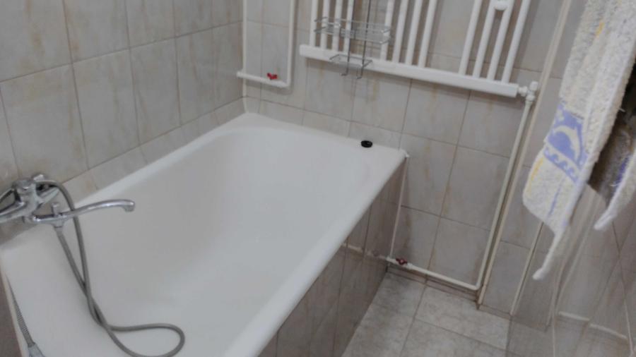 Garsonieră decomandată în Titan