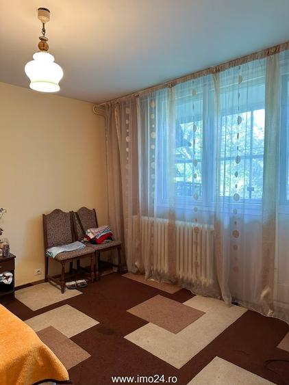 Apartament cu 4 camere decomandat în Rahova