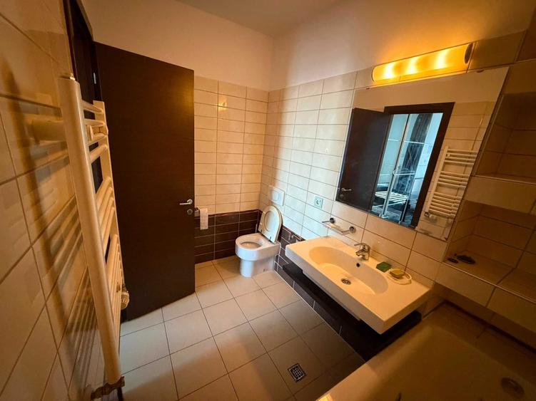 Apartament cu 3 camere decomandat în 13 Septembrie