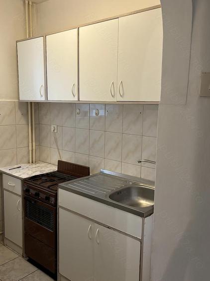 Pers.fizica vind garsoniera tip D zona Decebal ,pe soare cu balcon - 8