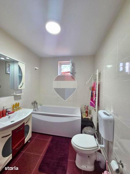 Casă cu 4 camere cu Teren 2575 Mp în Iordăcheanu