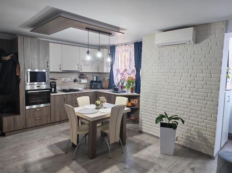 Apartament cu 3 camere semidecomandat în Central