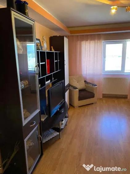 Apartament cu 3 camere decomandat în Obcini