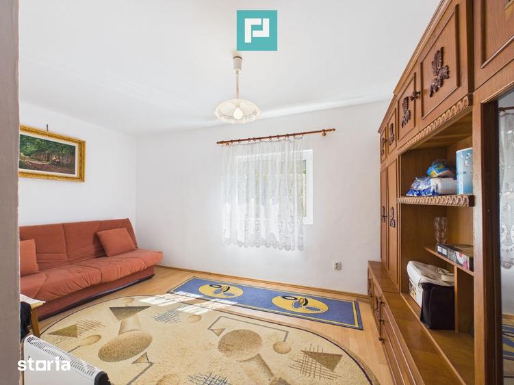 Casă cu 6 camere cu Teren 2877 Mp în Ineu